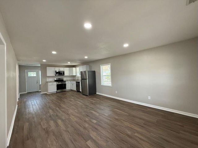 910 W Valley Street, St Joseph, MO 64504