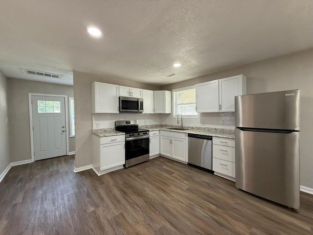 910 W Valley Street, St Joseph, MO 64504