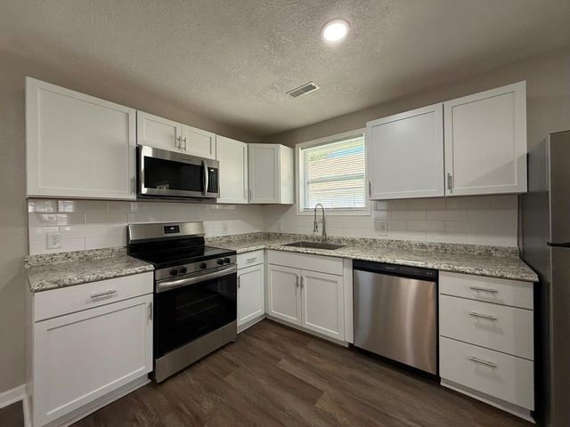 910 W Valley Street, St Joseph, MO 64504