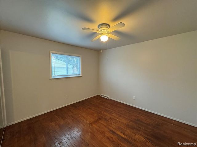 5722 Centralia Street, Dearborn Heights, MI 48127