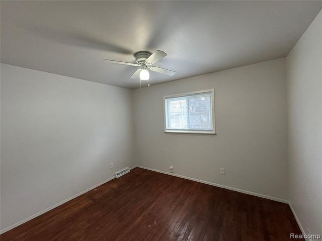 5722 Centralia Street, Dearborn Heights, MI 48127