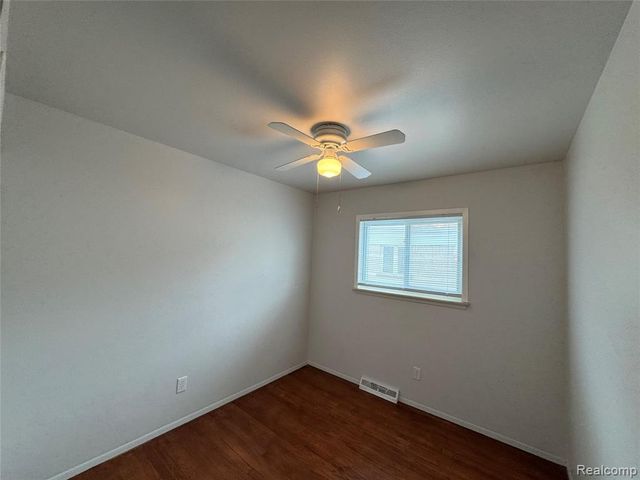 5722 Centralia Street, Dearborn Heights, MI 48127