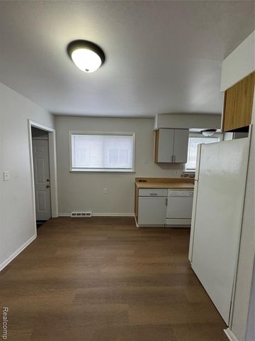 5722 Centralia Street, Dearborn Heights, MI 48127