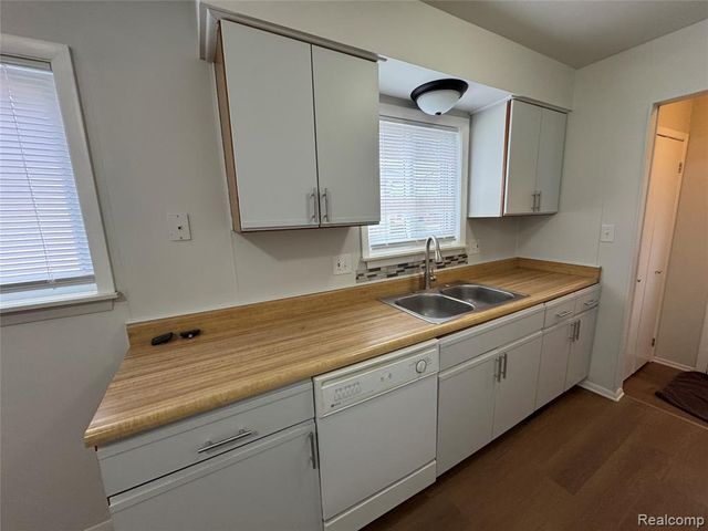 5722 Centralia Street, Dearborn Heights, MI 48127