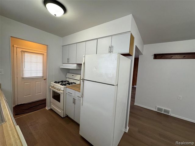 5722 Centralia Street, Dearborn Heights, MI 48127