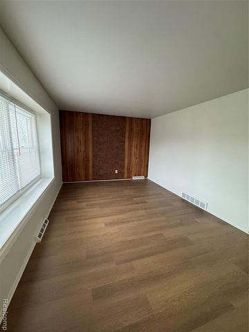 5722 Centralia Street, Dearborn Heights, MI 48127