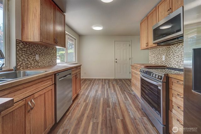 27019 Woodside Road NE, Kingston, WA 98346