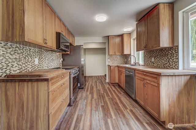 27019 Woodside Road NE, Kingston, WA 98346