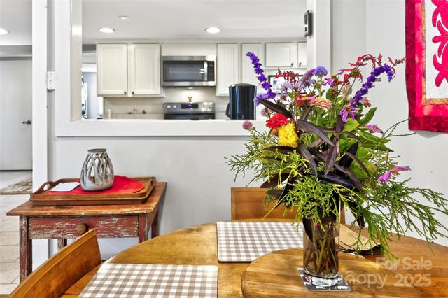 411 Hiawassee Avenue 1, Black Mountain, NC 28711