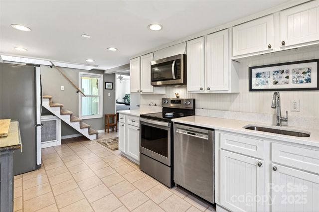 411 Hiawassee Avenue 1, Black Mountain, NC 28711