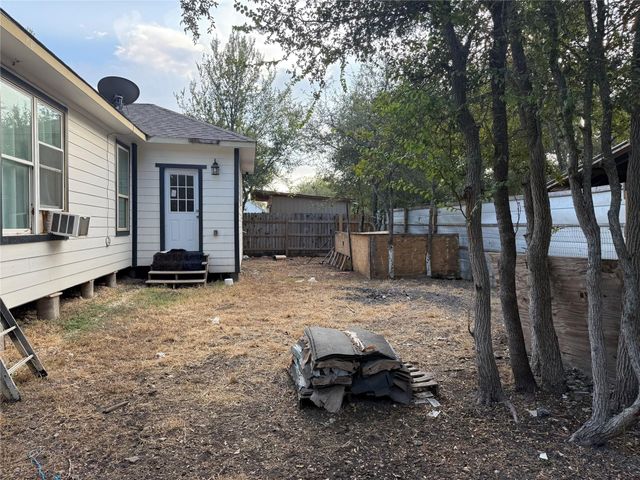 104 Pink Dahlia DR, Dale, TX 78616