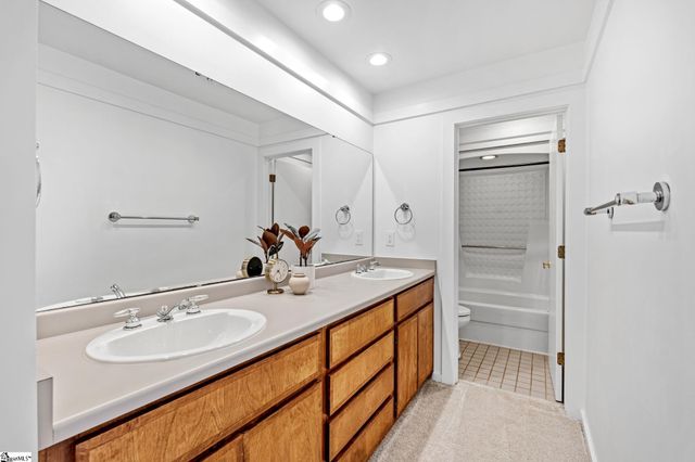 8 De Braham Court, Greenville, SC 29605