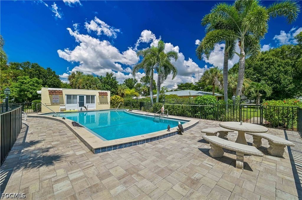 1485 Memoli LN 9, Fort Myers, FL 33919