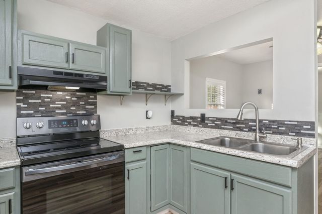 195 Passion Flower Street, Defuniak Springs, FL 32433
