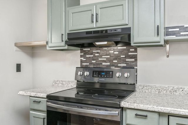 195 Passion Flower Street, Defuniak Springs, FL 32433