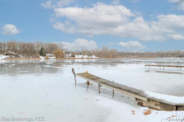 11 Crane Lake Drive, Linden, MI 48451