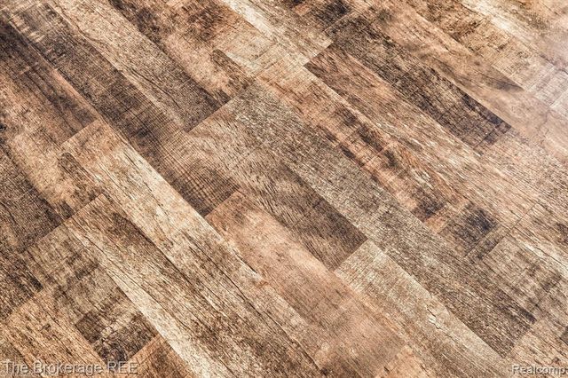 11 Crane Lake Drive, Linden, MI 48451