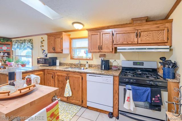 11 Crane Lake Drive, Linden, MI 48451