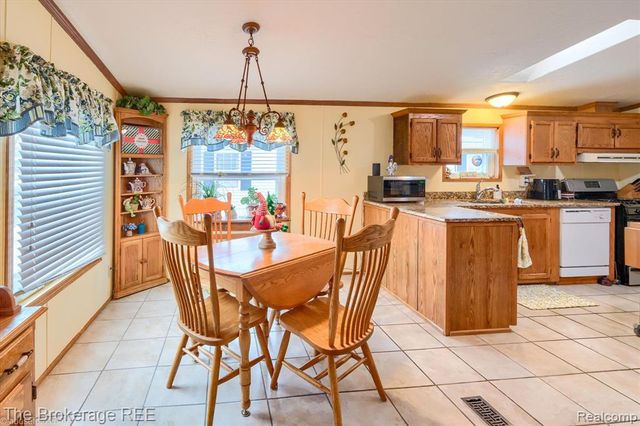 11 Crane Lake Drive, Linden, MI 48451