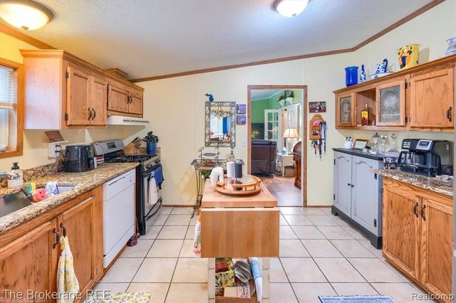 11 Crane Lake Drive, Linden, MI 48451