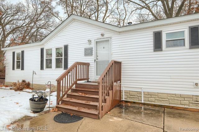 11 Crane Lake Drive, Linden, MI 48451