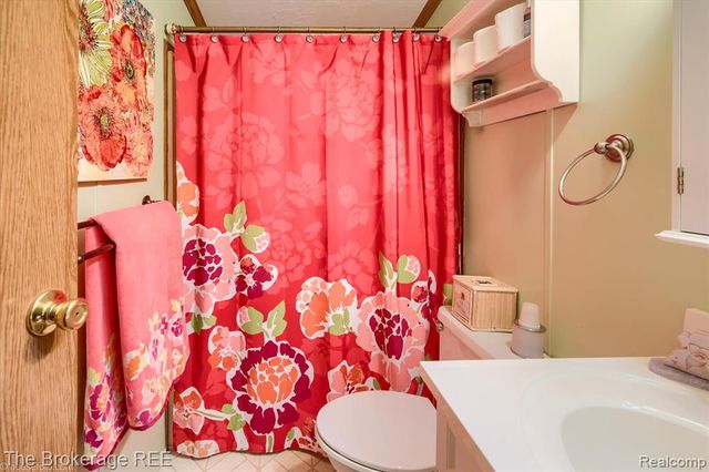 11 Crane Lake Drive, Linden, MI 48451