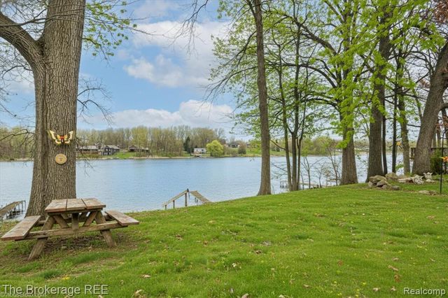 11 Crane Lake Drive, Linden, MI 48451