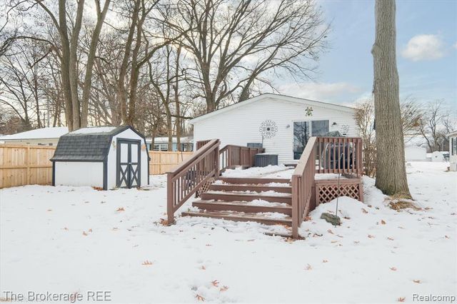 11 Crane Lake Drive, Linden, MI 48451