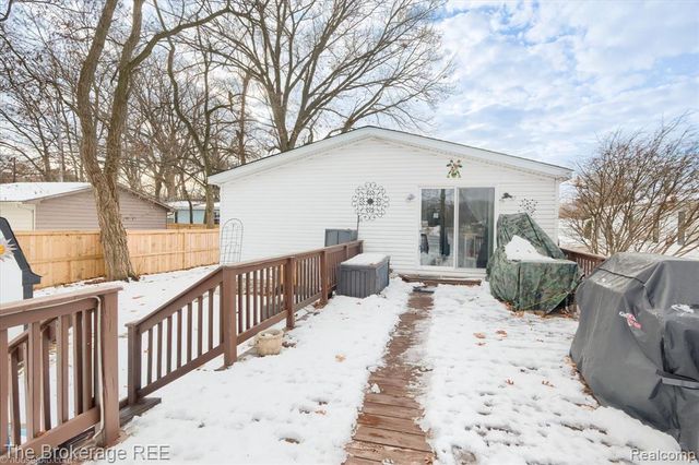 11 Crane Lake Drive, Linden, MI 48451