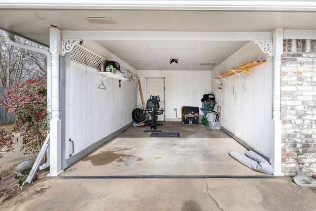 304 W Kelli Street, Farmington, AR 72730