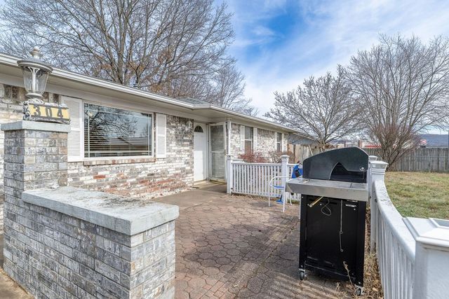 304 W Kelli Street, Farmington, AR 72730