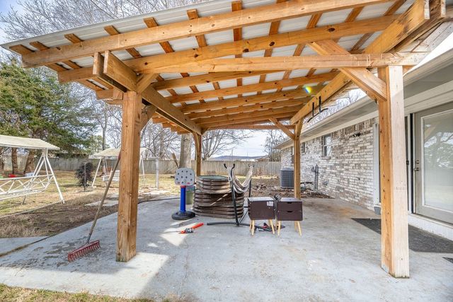 304 W Kelli Street, Farmington, AR 72730