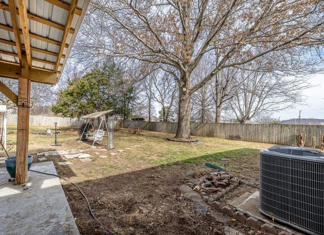 304 W Kelli Street, Farmington, AR 72730