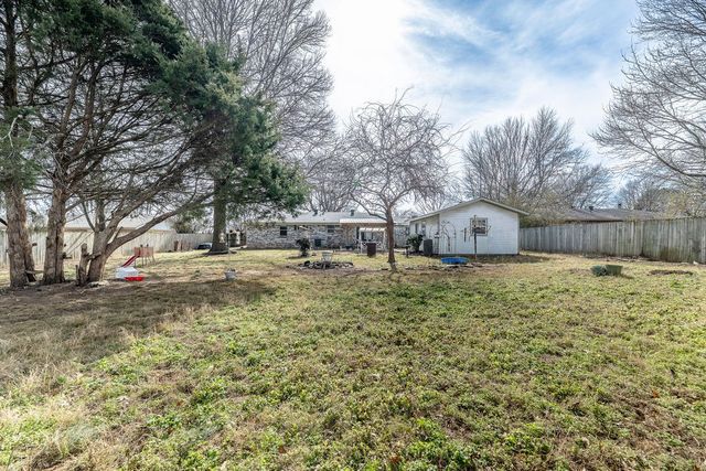 304 W Kelli Street, Farmington, AR 72730