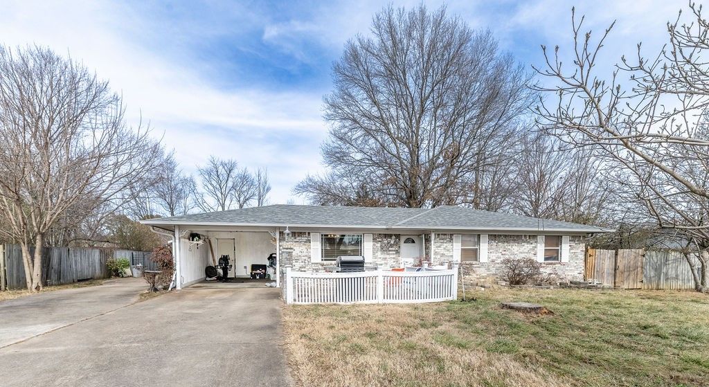 304 W Kelli Street, Farmington, AR 72730