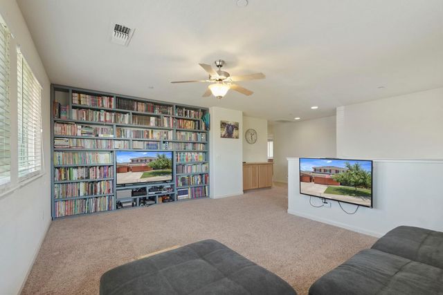 692 Arlene Ct, Galt, CA 95632