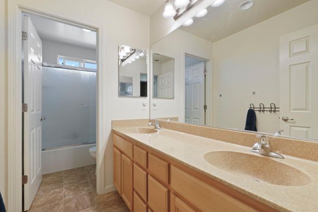 692 Arlene Ct, Galt, CA 95632