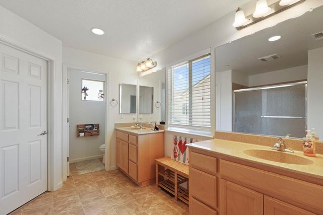 692 Arlene Ct, Galt, CA 95632