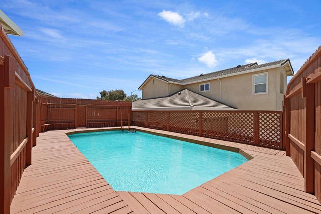 692 Arlene Ct, Galt, CA 95632