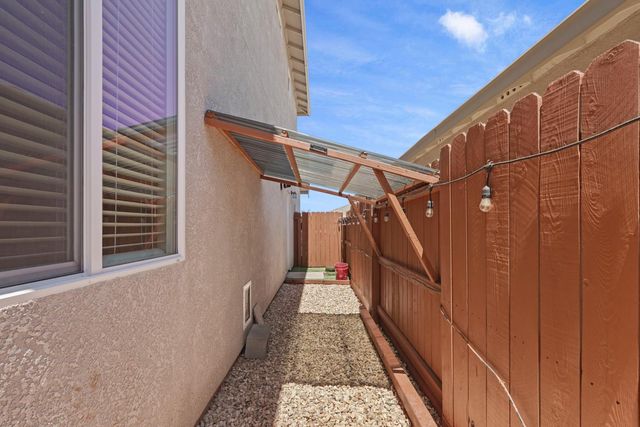 692 Arlene Ct, Galt, CA 95632