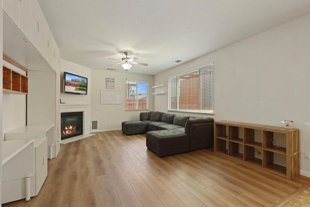 692 Arlene Ct, Galt, CA 95632