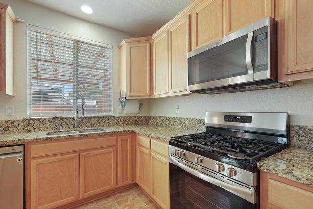 692 Arlene Ct, Galt, CA 95632