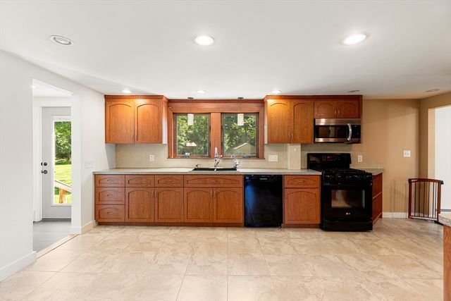 67 Maple St, Wenham, MA 01984