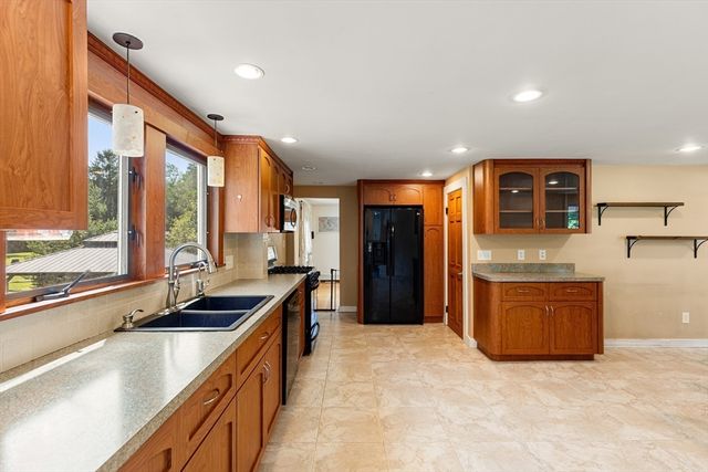 67 Maple St, Wenham, MA 01984
