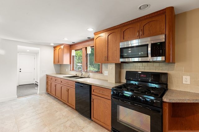 67 Maple St, Wenham, MA 01984