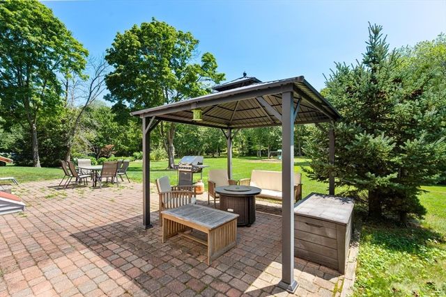 67 Maple St, Wenham, MA 01984