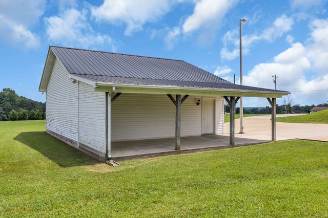 2151 Abiff Rd, Burns, TN 37029