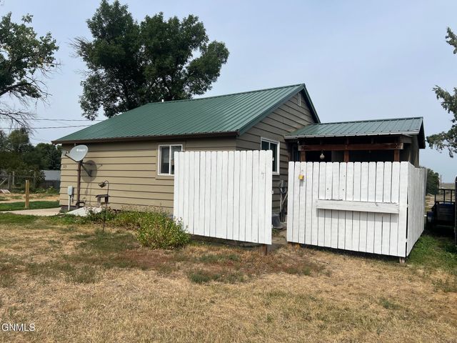 325 6th Street NE, Watford City, ND 58854 property photo