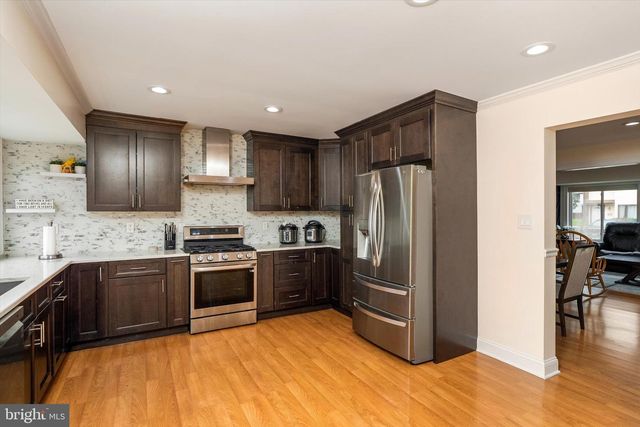 458 LIVINGSTON DR, East Windsor, NJ 08520