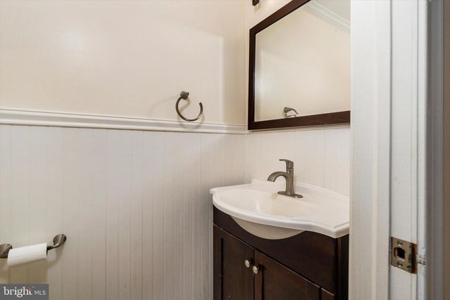 458 LIVINGSTON DR, East Windsor, NJ 08520